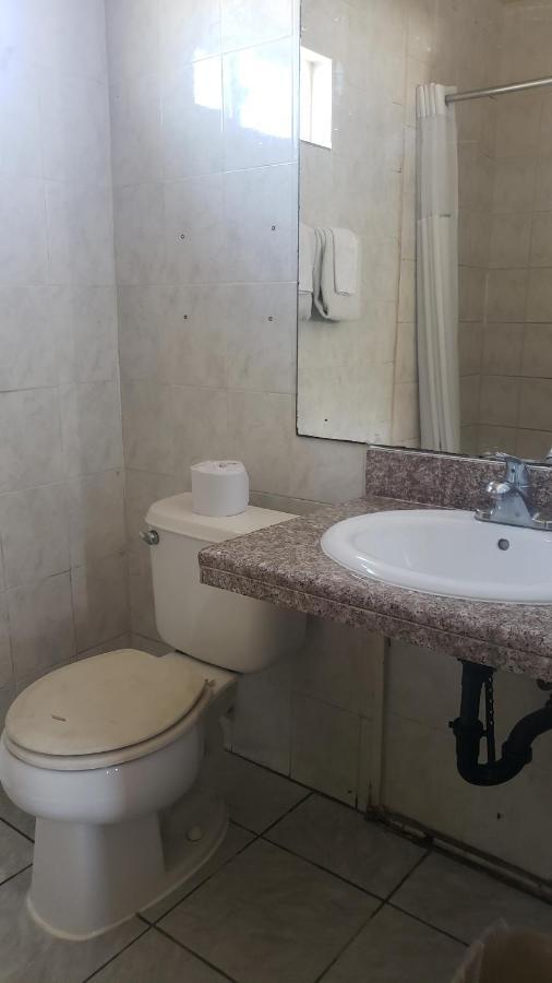 'לונג ביץ Eagle Inn Motel מראה חיצוני תמונה