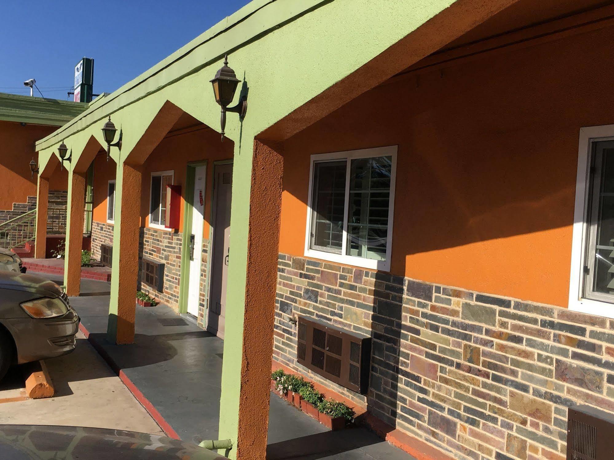 'לונג ביץ Eagle Inn Motel מראה חיצוני תמונה